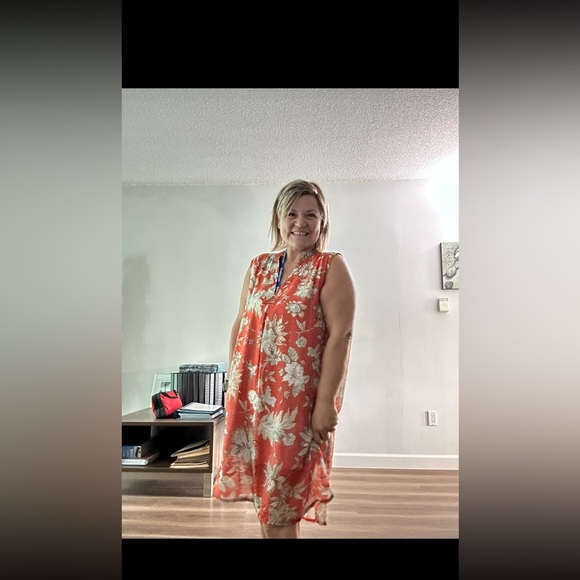 This is a Beautiful floral🌼 orange and white  print, midi dress size XL - Picture 2 of 11